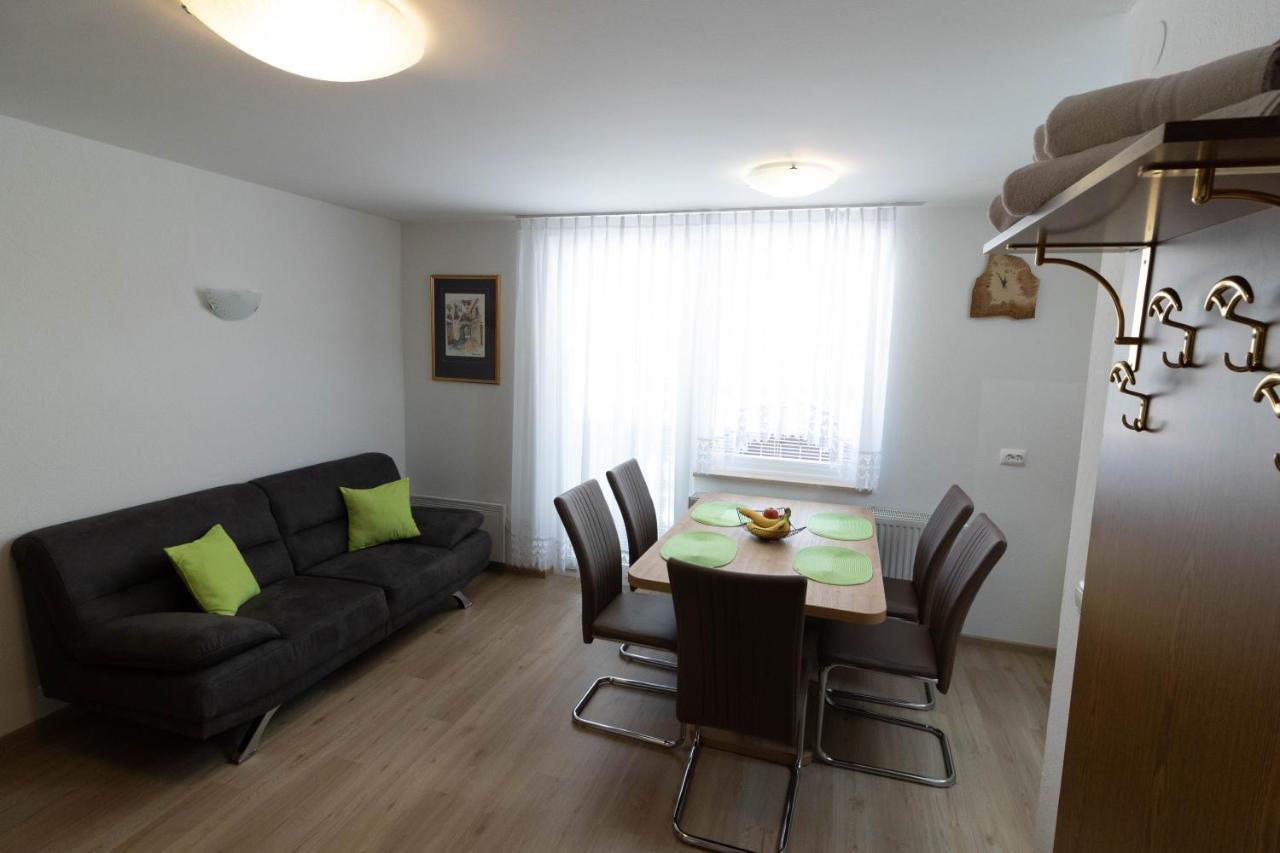 Apartments & Rooms Malej بوينج المظهر الخارجي الصورة