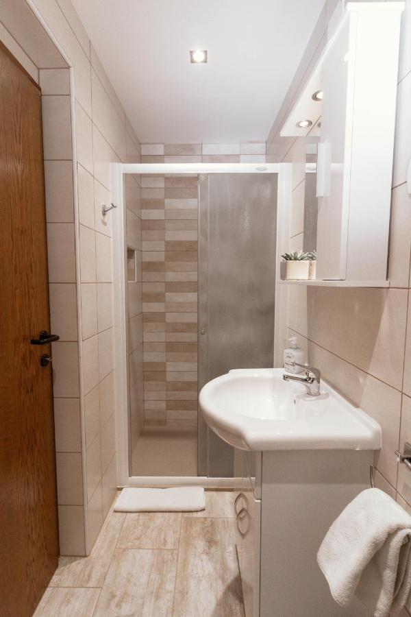 Apartments & Rooms Malej بوينج المظهر الخارجي الصورة