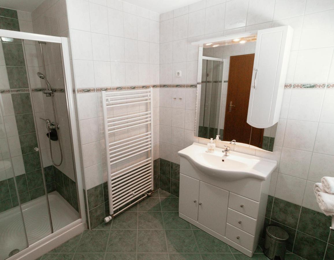 Apartments & Rooms Malej بوينج المظهر الخارجي الصورة