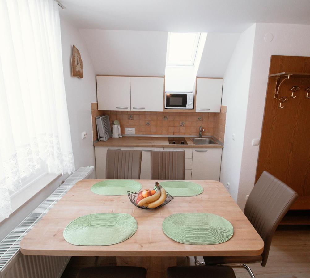 Apartments & Rooms Malej بوينج المظهر الخارجي الصورة