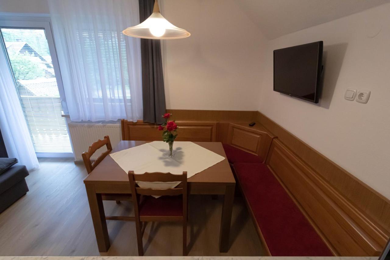 Apartments & Rooms Malej بوينج المظهر الخارجي الصورة